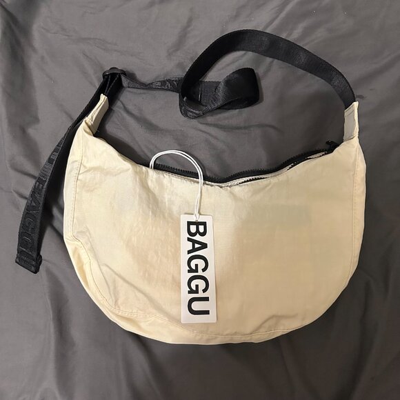 Baggu NWT Medium Crescent Bag in Ivory - Picture 1 of 7